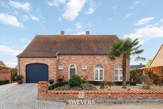 Interesse? Meer informatie op www.SWEVERS.be. - In een rustige straat vlak bij het centrum van Alken vind je deze instapklare open bebouwing op...