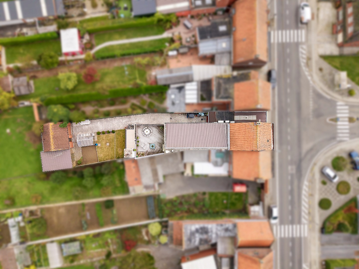 COMMERCIËLE HANDELSWOONST MET 3 SLPKS, GROTE GARAGE EN GUNSTIG EPC - foto 3