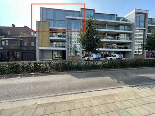 Dit luxueuze appartement is gelegen in het hart van Tongeren en biedt een adembenemend uitzicht over de stad. Het penthouse beschikt over 2...