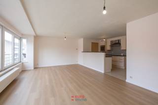 Cet appartement est baigné de lumière et bénéficie d’un emplacement exceptionnel.Situé au deuxième étage de la résidence Porthouse, dans la...
