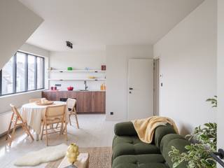 Volledig vernieuwd appartement/studio op een toplocatie aan het UZ Gent!<br />Bent u op zoek naar een volledig vernieuwd appartement/studio met slaaphoek vlakbij het UZ Gent? <br />Dan is dit zeker iets voor u! <br /><br /><u><strong>Voor meer info elisa@ocvastgoed.be of 0468 45 65 26! </strong></u><br /><br /><strong>REEDS 85% VERKOCHT!</strong><br /><br />Wij bieden in dit project 14 appartementen aan op een absolute A-locatie bij het UZ Gent, met een onmiddellijke verbinding naar alle belangrijke invalswegen. <br /><br /><u><strong>Troeven: </strong></u>
<ul>
	<li>Volledig vernieuwd: De uitstraling en het comfort van nieuwbouw dankzij een totaalrenovatie.</li>
	<li>Kwaliteitsmaterialen: Voorzien van prachtige parketvloeren en een op maat gemaakte keuken.</li>
	<li>Optimaal comfort: Het gebouw beschikt over een lift.</li>
	<li>Mobiliteit: Mogelijkheid tot aankoop van een garageplaats en veilige stallingen voor fietsen.</li>
</ul>
Bent u benieuwd naar de verschillende types en prijzen? Wacht niet te lang en plan vandaag nog uw bezoek aan deze toplocatie!<br /><br />Bruikbare vloeroppervlakte (opgemeten volgens EPC van specifieke studio huisnr. 210): 40 m2.<br /><br />Stedenbouwkundige inlichtingen: bouwvergunning, woongebied,  voorkooprecht, geen gerechtelijke herstelmaatregel of bestuurlijke maatregel opgelegd.<br />Geen overstromingsgevoelig gebied. P-score = A, G-score = A, geen renovatieverplichting<br />Elektriciteit conform <br />EPC: 101 kWh (B) <br /> 