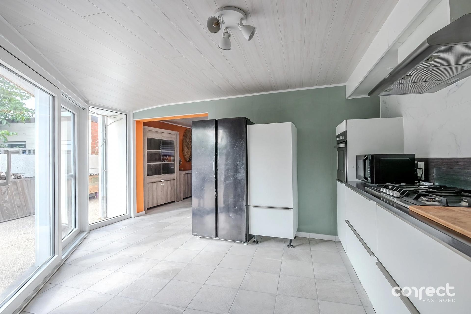 Gerenoveerde ( 2026 ) halfopen bebouwing met ruime tuin, garage en 3 slaapkamers. - foto 5