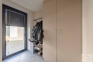 Op zoek naar een charmant en praktisch gelegen appartement in hartje Lommel? Dan is dit instapklare 1-slaapkamerappartement op het eerste verdiep...