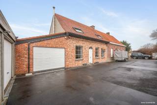 Charmante halfopen woning te koop – landelijk en rustig gelegenDeze prachtige halfopen woning op 949m², gelegen in een rustige en landelijke...