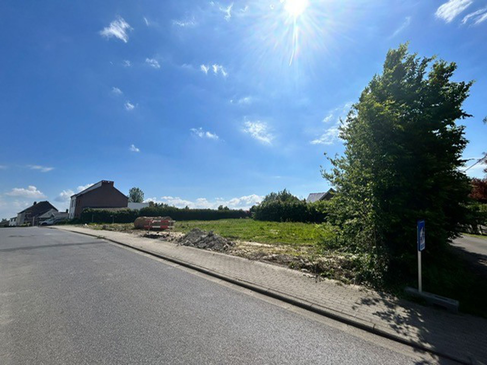 Perfect gelegen bouwgrond met bouwvergunning - foto 4