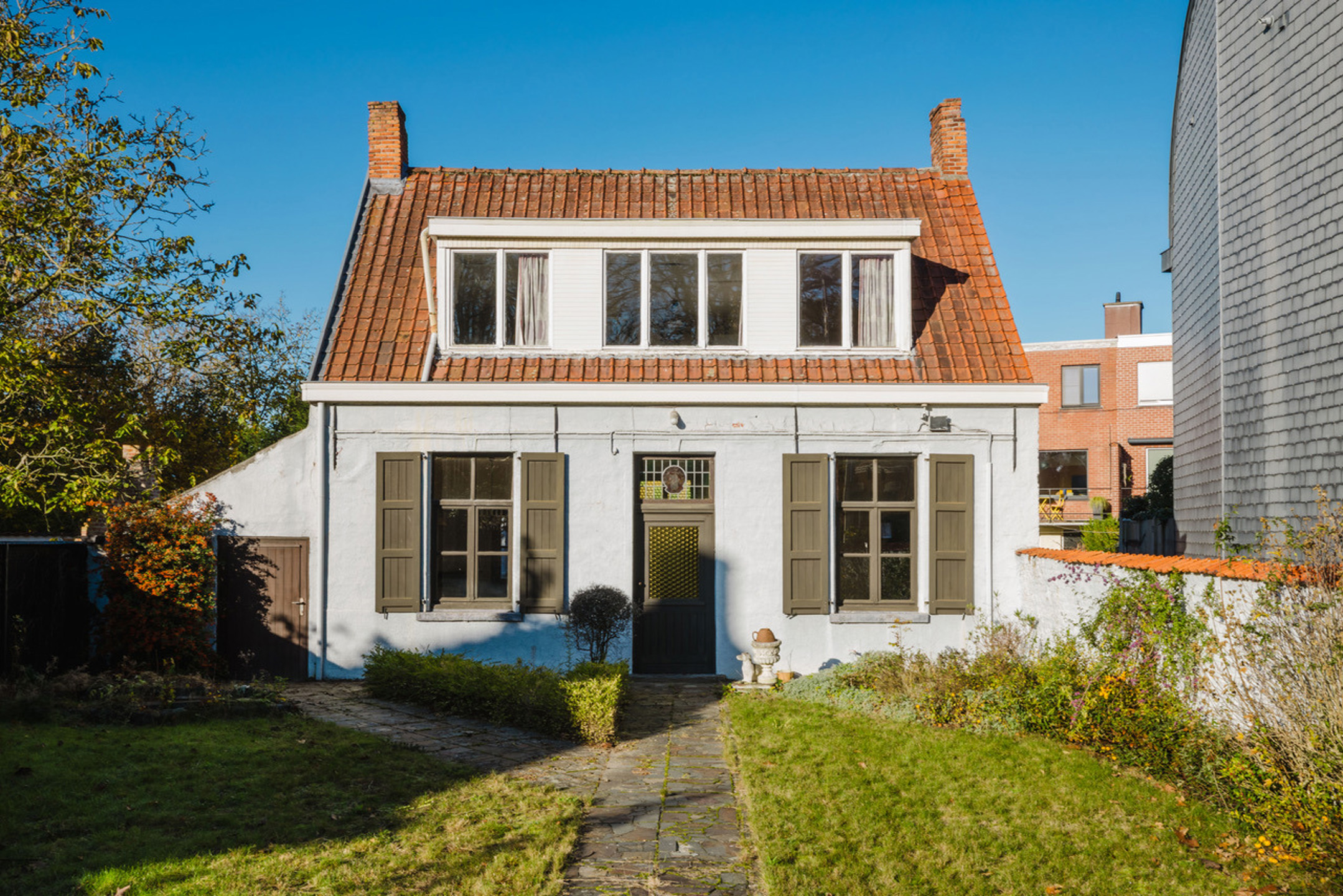 Te renoveren woning in het centrum van Sint-Denijs-Westrem - foto 1