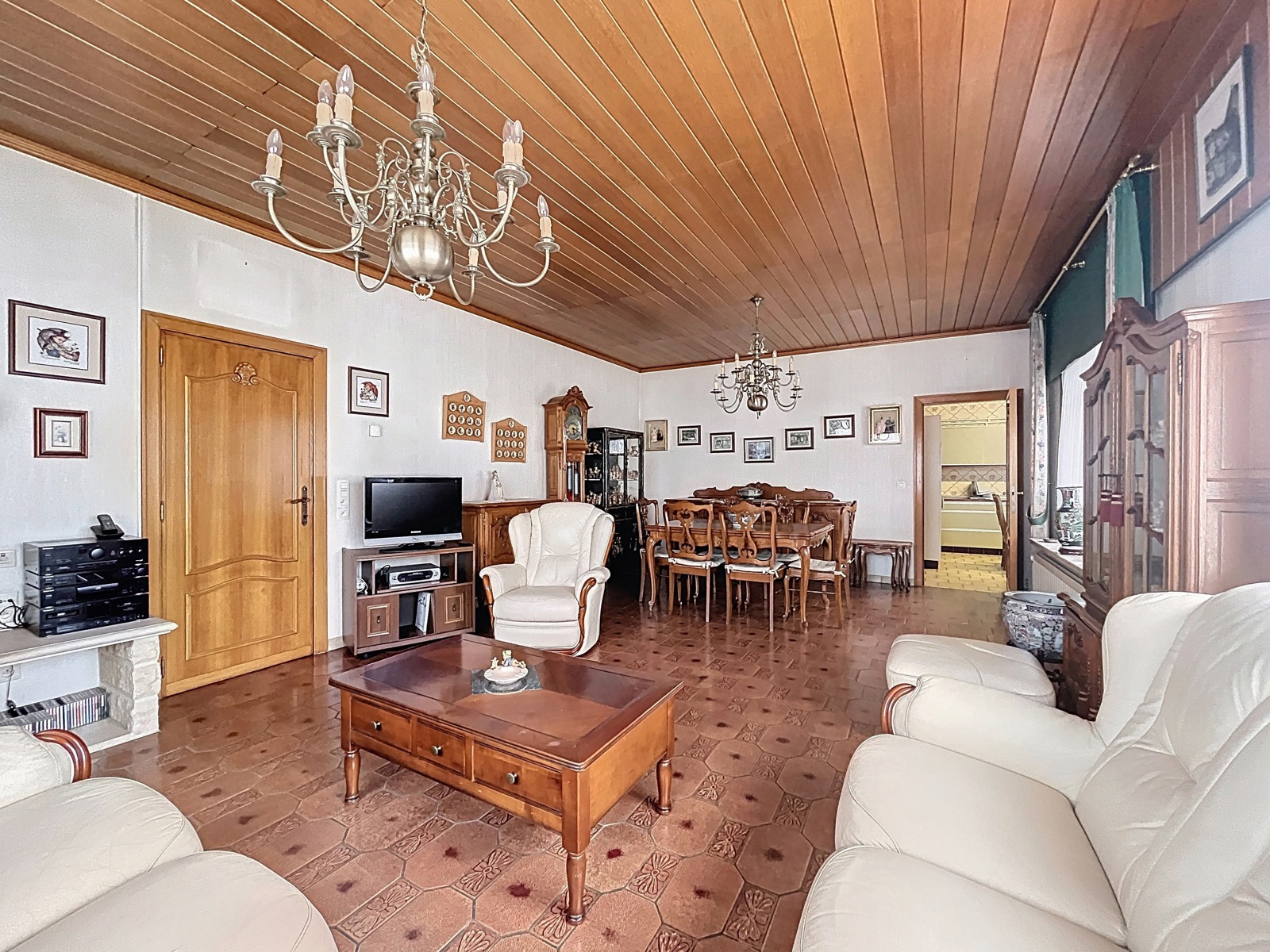 Rustig gelegen, halfopen Bungalow met veel potentieel! - foto 4