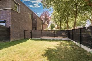 Moderne en lichtrijke gezinswoning met garage en tuin.Ontdek deze energiezuinige en instapklare gezinswoning (bouwjaar 2019), waar modern comfort en...
