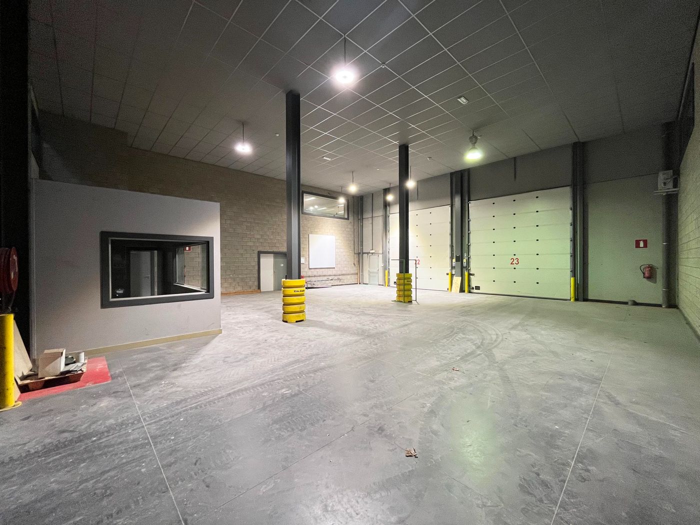 2.120 m² loods met 871 m² kantoren en 600 m² buitenstockage - foto 5