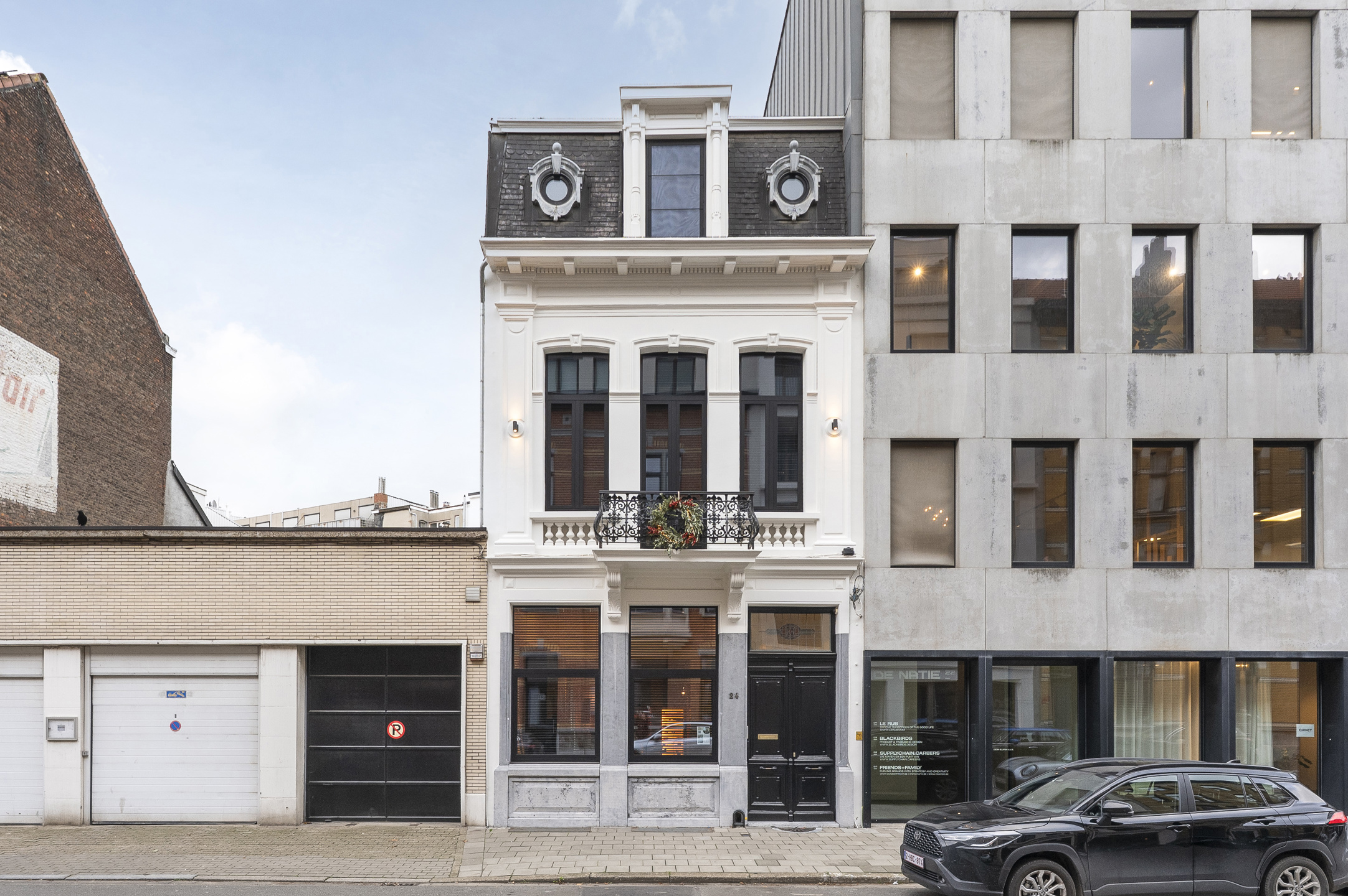 ANTWERPEN - Herenwoning met 2 inpandige staanplaatsen! - foto 1