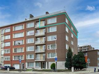 Zéér ruim appartement op een steenworp van het Valaarpark<br /><br />GA NAAR WWW.DEBOERENPARTNERS.BE OM RECHTSTREEKS UW ONLINE AFSPRAAK IN TE PLANNEN<br /><br />Dit zeer ruime 3-slaapkamer appartement is gelegen aan het immer rustige Karel Mestdaghplein en op een steenworp van het Valaarpark.<br />In de nabijheid vinden we invalswegen en openbaar vervoer. Zowel de verbinding met Antwerpen als Brussel is hierdoor optimaal.<br />Het appartement bevindt zich op de 5e verdieping.<br /><br />Indeling: <br />- Inkomhal met gastentoilet <br />- Leefruimte met verbinding naar de keuken <br />- Badkamer met bad/douchecombinatie, lavabo en aansluiting voor wasmachine <br />- 3 ruime slaapkamers voorzien waarvan 2 verbinding hebben naar het achtergelegen terras<br /><br />Bijzonderheden:<br />- EPC: 320 kWh/m²/j<br />- Autostaanplaats bij te huren aan € 80,00 per maand<br />- Gemeenschappelijke kosten: € 200,00 per maand (incl. water en verwarming)<br />- Beschikbaar vanaf 01/07<br /><br />GA NAAR WWW.DEBOERENPARTNERS.BE OM RECHTSTREEKS UW ONLINE AFSPRAAK IN TE PLANNEN