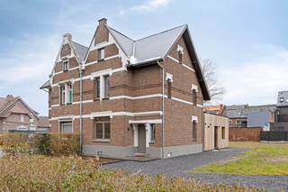 Gerenoveerde mijnwerkerswoning Louis Mercierlaan 15, MaasmechelenDeze charmante mijnwerkerswoning uit 1925 werd van A tot Z gerenoveerd met behoud...