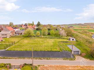 <p><span>Prachtig bouwperceel van 13,5 are (1.350 m²) met een uitzonderlijk kader. Deze ruime bouwkavel is gelegen in een rustige en veelgevraagde regio en geniet van een vrij uitzicht en een ideale oriëntatie voor elk bouwproject. Of u nu droomt van een gezinsvilla met een grote tuin of een moderne woning met veel lichtinval, dit terrein voldoet aan al uw verwachtingen dankzij de royale afmetingen en de groene omgeving. Een zeldzame locatie die absolute rust combineert met een enorm potentieel, snel te ontdekken om uw toekomstige thuis te realiseren. <br /><br />Meer informatie: lena@immobeguin.be</span></p>