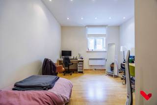 Are you looking for an investment in Leuven's student haven? This property on Dekenstraat offers you the chance to invest in three fully move-in ready student studios, perfect for renting to students from KU Leuven or other colleges in the area.<br /><br />Each studio is equipped with its own kitchen and bathroom, ensuring complete independence for tenants. The property itself is meticulously maintained and well located, within walking distance of the campuses, city centre and public transport. The property is currently fully let and generates a monthly rental income of €1,900, making it an attractive and reliable investment.<br /><br />The property is located in central Leuven, which increases the likelihood of continuous leasing. The combination of independent studios with their own facilities, a bike shed and a city garden makes this an excellent choice for both start-up investors and experienced property investors.<br /><br />Summary of benefits:<br />- 3 separate studios, each with its own sanitary facilities and kitchen<br />- Indoor bicycle storage for residents<br />- Cosy city garden for relaxation<br />- Rental income of €1,900 per month, fully let<br />- Carefree investment with immediate return<br /><br />If you are interested in the property and would like more information or an appointment, please do not hesitate to contact BVM Vastgoed on 016 23 21 45 or via info@bvm-vastgoed.be