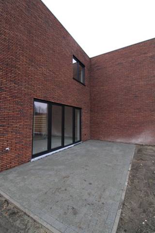 VOLLEDIG AFGEWERKTE BEN nieuwbouwwoning op 616m² VOLLEDIG AFGEWERKTE BEN (E-peil max E10) nieuwbouwwoning gelegen op een groot perceel van +-...