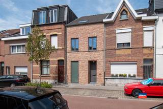 HOBOKEN | RECENT GERENOVEERDE RIJWONING MET DRIE SLAAPKAMERS EN GROTE TUIN OP EEN TOTALE GRONDOPPERVLAKTE VAN 255m² | EPC A |Indeling als volgt:...