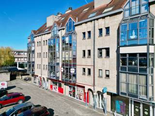 Lichtrijk Appartement met 2 SLPK + garage, centrum Aalst!Bent u op zoek naar een ruim en centraal gelegen appartement met alle voorzieningen binnen...