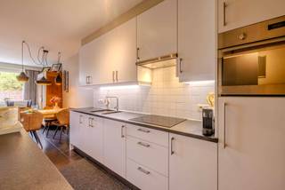 Instapklaar appartement van 74 m² met één slaapkamer met dressing, ondergrondse garagebox en berging pal in het centrum van Herentals!Dit ruime en...