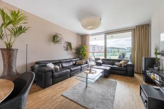 Tussen het charmante Zuid en het befaamde Nieuw Zuid bevindt zich dit unieke appartement op de eerste verdieping van het recente complex...