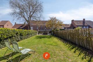 Een uiterst ruime woning (229 m2 woonoppervlakte) nabij het centrum van Lauwe. Instapklaar en energiezuinig (zonnepanelen, warmtepomp , CV...