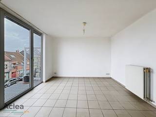 Dit gezellig appartement is gelegen op het tweede verdiep van een kleinschalige residentie, op wandelafstand van winkels, scholen, openbaar...