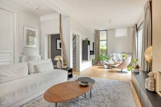 [[ DIT PAND NEEMT DEEL AAN DE ERA OPEN HUIZEN DAG OP 19/9 VAN 13:00 TOT 14:00 ]] 
<p>Knappe halfopen woning in het centrum van Putte met gezellige tuin en carport.</p><p><br /></p><p>Deze charmante woning werd ingericht als een waar herenhuis, deze combineert karakter met hedendaags wooncomfort en kwalitatieve materialen. Gelegen nabij het centrum van Putte geniet u hier van een vlotte bereikbaarheid en alle voorzieningen in de nabije omgeving. Daarnaast vormt de gezellig ingerichte tuin een aangename plek om te ontspannen of gasten te ontvangen. Dankzij de functionele indeling en de drie slaapkamers is dit huis ideaal voor gezinnen. Een extra troef is de praktische carport voor het plaatsen van een wagen. Daarnaast is de woning zeer gunstig gelegen nabij school, bushaltes (Mechelen, Lier, Heist-op-den-Berg) en op wandelafstand van het centrum van Putte. Tevens heb je via de R6 een vlotte verbinding naar de oprit van de autostrade (E19). </p><p><br /></p><p>Belangrijkste ruimtes:</p><p>• Lichtrijke woonkamer met gashaard</p><p>• Praktische modern ingerichte keuken met functionele indeling</p><p>• Drie slaapkamers waarvan 1 met aanpalende dressing en 1 ingericht als polyvalente ruimte (fitness/bureau)</p><p>• Ingerichte badkamer met dubbele lavabo, inloopdouche en toilet</p><p>• Gezellig ingerichte en onderhoudsvriendelijke tuin met veel privacy</p><p>•  Praktische carport met automatische schuifpoort</p><p><br /></p><p>Troeven:</p><p>• Afwerking met kwalitatieve materialen</p><p>• Centrale ligging in Putte nabij winkels en voorzieningen</p><p>• Gezellige buitenruimte met ruim terras en waterpartij</p><p><br /></p><p>Neem vandaag nog contact op met je ERA-makelaar voor een bezoek.</p><p><br /></p><p>JOUW DROOMHUIS. ZO GEVONDEN!</p>