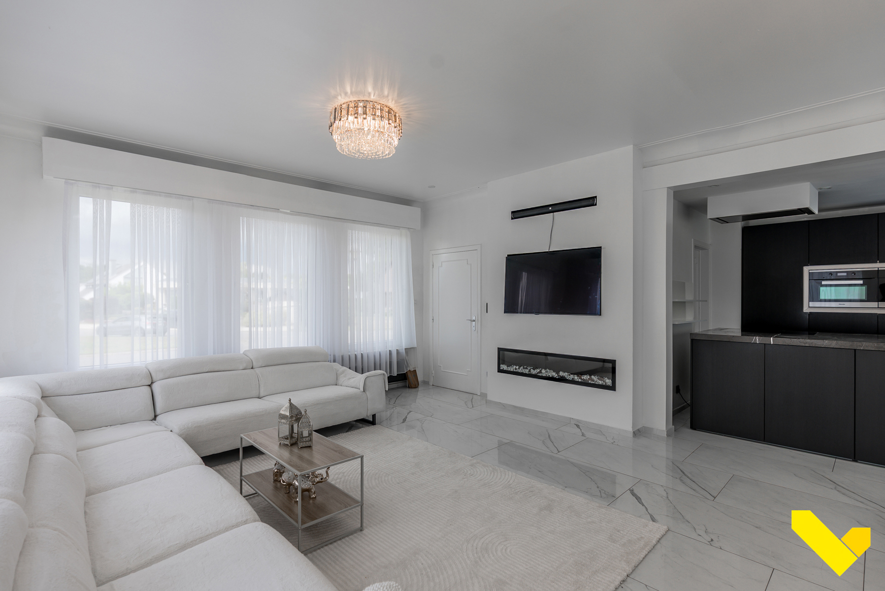 Prachtige villa met zwembad in een rustige straat. - foto 5