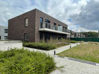 Er zijn nog verschillende moduleerbare kantoren en / of praktijkruimtes beschikbaar (casco)Centraal gelegen aan het kanaal en op wandelafstand van...