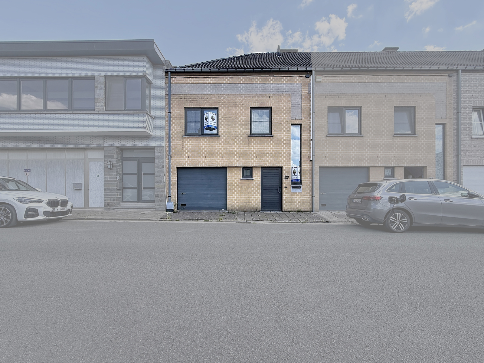 Instapklare Woning Met 3 SLPK, Garage én Tuin!Voor meer info en/of een bezoek, contacteer uw vastgoedkantoor KURTIMMO via info@kurtimmo.be!