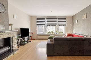 Ontdek dit duplexappartement in een kleinschalig gebouw zonder vaste kosten, ideaal voor wie houdt van rust, ruimte en comfort! Het appartement...