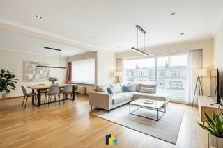 Dit uitzonderlijk ruime appartement op de derde verdieping van Residentie "New Continental Palace" biedt royale ruimtes, comfort en een topligging...