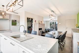 Voor meer info en foto’s, surf naar www.swevers.be – Dit instapklare appartement in Heppen biedt modern wooncomfort op een centrale locatie. Met...
