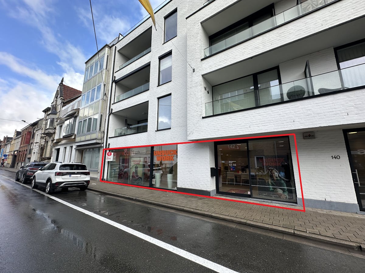 Espace de bureau de 162 m² à louer dans un emplacement privilégié à Waregem. - photo 1