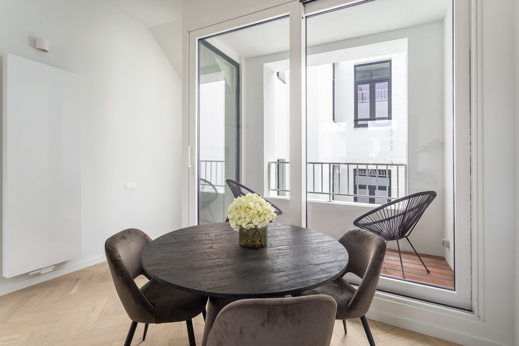 Hoogwaardig gerenoveerd appartement met terras op toplocatie - foto 5