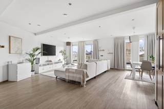 Dans la Rue du Soleil à Renaix, nous vous proposons cet ensemble rare composé d’un appartement prêt à emménager avec une grande terrasse...