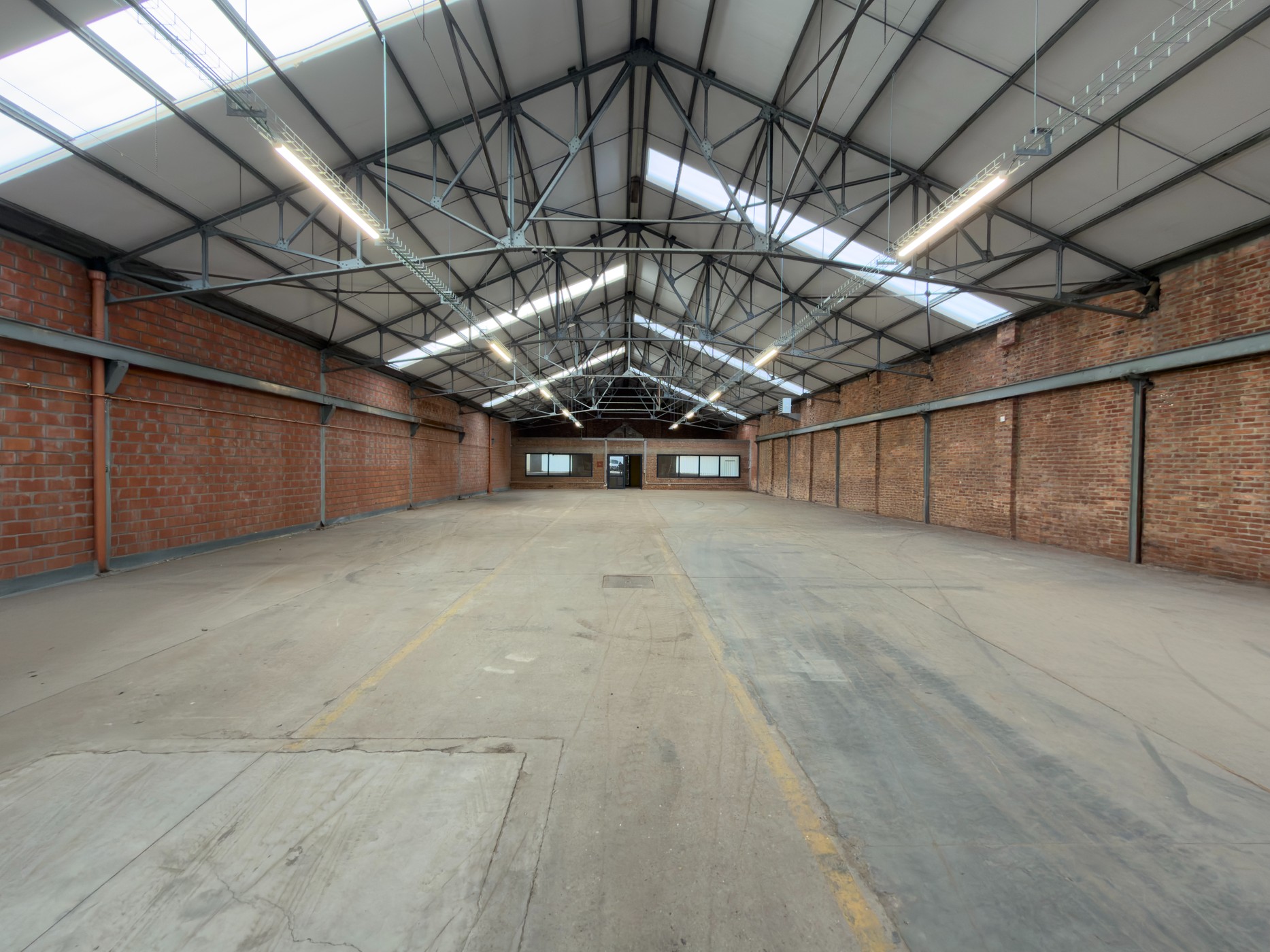 Magazijn (750m²) met kantoor (50m²) te huur in Deinze - foto 2