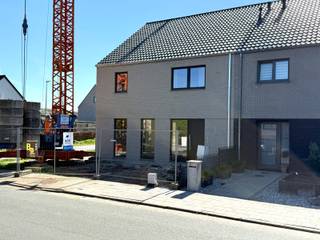 Zeer ruime nieuwbouwwoning op een hoekperceel van 3a 43ca, met een bewoonbare oppervlakte van maar liefst 211 m² en potentieel voor 5 slaapkamers.Er...