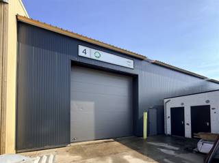  Ruim magazijn te Heist-op-den-Berg! Dit goed gelegen industriële pand te Heist-op-den-Berg biedt een ideale oplossing voor bedrijven die op zoek...