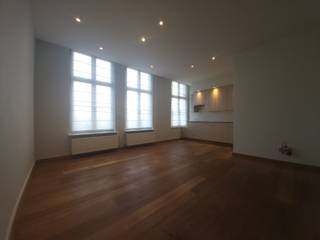 <p>Mooi éénslaapkamerappartement op de tweede verdieping in een gerenoveerde herenwoning met ideale verbinding naar Centrum Gent en Dampoort.<br /><br />Het appartement bestaat uit een gezellige living in parket met open keuken en eetplaats, beiden met zicht over het water. Daarnaast is een slaapkamer met ingebouwde kasten en badkamer met enkele lavabo en ruime douche. Er is tevens een berging aanwezig met de nodige aansluitingen voor wasmachine. Overal dubbel glas.</p>

<p>De hoge plafonds en de aanwezigheid van parket zorgen voor een klassevolle en heel warme uitstraling !<br /> </p>

<p><u><strong>Beschikbaar</strong></u>: Onmiddellijk</p>

<p><u><strong>Gemeenschappelijke lasten</strong></u>: € 45 per maand</p>

<p> </p>

<p> </p>