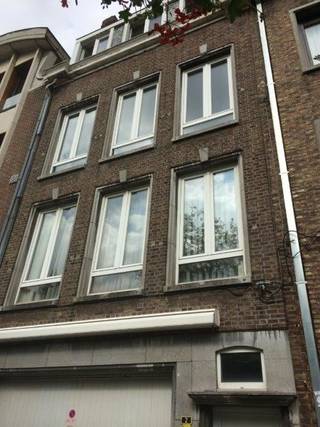 Het appartement is gelegen op de 2de verdieping van het gebouw op een super locatie in Antwerpen centrum.Je komt binnen in de inkomhal van het...