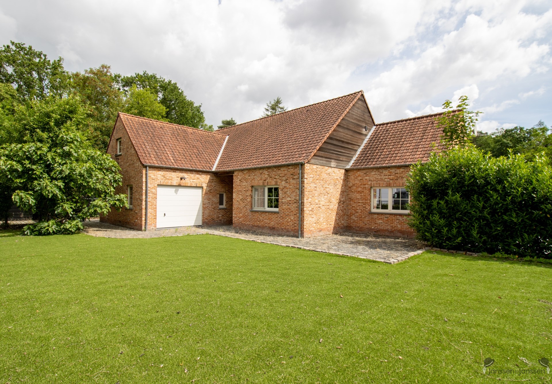 2-bedroom villa with spacious attic for expansion on 3,563 sq. ft