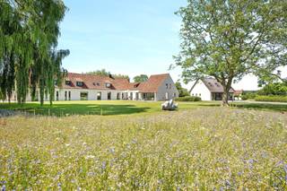 Willow Country House: unique property in charming Oostkerke, set on 1.5 hectares featuring a picturesque driveway, a luxuriously finished home,...