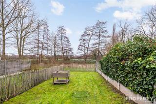 Indeling: Inkomhal, lichtrijke leefruimte, volledig ingerichte keuken met eethoek, toilet. Op de eerste verdieping is er 1 slaapkamer, badkamer...