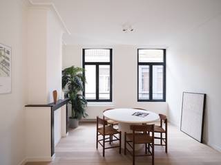 Stijlvol gerenoveerd 2-slaapkamerappartement met zonnig terras in het centrum van GentVoor bezoekaanvragen: info@carloeggermont.beDit lichtrijke...