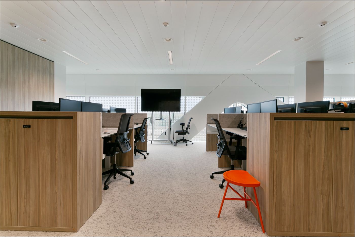 1.357 m² instapklare kantoren AAN station Gent-Sint-Pieters! - foto 2