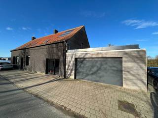 🏡 Te koop: Alleenstaande woning in de Brandhoek – Casselstraat 50, 8908 Vlamertinge🌳 Perceel: Maar liefst 5 025 m²: waarvan 376 m² bewoonbare...