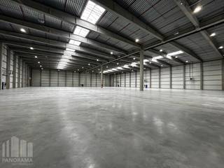 Deze hyper moderne <strong>magazijnruimte van 6.444 m² </strong>met een <strong>vrije hoogte van 12 meter</strong> biedt optimale faciliteiten, waaronder <strong>5 laadkades</strong>, 3 sectionale poorten, een sprinklersysteem en warme luchtblazers via warmtepompsysteem. Deze loods is spiksplinternieuw en werd volledig volgens de regels van de kunst uitgerust met led-lampen, lichtstraten en sanitaire voorzieningen. Daarnaast biedt de verharde site ruime parkeer- en manoeuvreerruimte, inclusief mogelijkheden tot laadinfrastructuur. <br /><br />Skaldenpark is gelegen nabij de <strong>R4 (2km)</strong>, met zeer goede verbindingen naar belangrijke snelwegen E17 (5km). Per direct beschikbaar!<br /><br />Aarzel niet om contact op te nemen met <strong>PANORAMA B2B</strong> voor bijkomende informatie, gedetailleerde plannen of om een vrijblijvend plaatsbezoek in te plannen. U kunt ons bereiken op het nummer <strong>0477 02 09 02</strong>.
