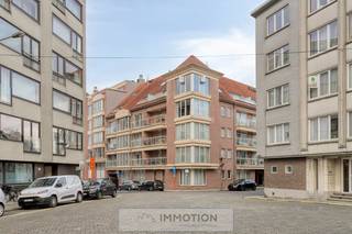 Plan uw bezoek in op het bezoekweekend van 14 en 15 februari!Dit grote en instapklare appartement is uitstekend gelegen op de hoek van de...