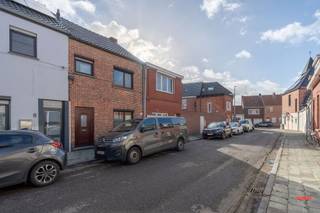 Wat (naar onze bescheiden makelaarsmening) op je bucketlist moet staan bij de zoektocht naar een fijne starterswoning in Turnhout?- Een gezellig...