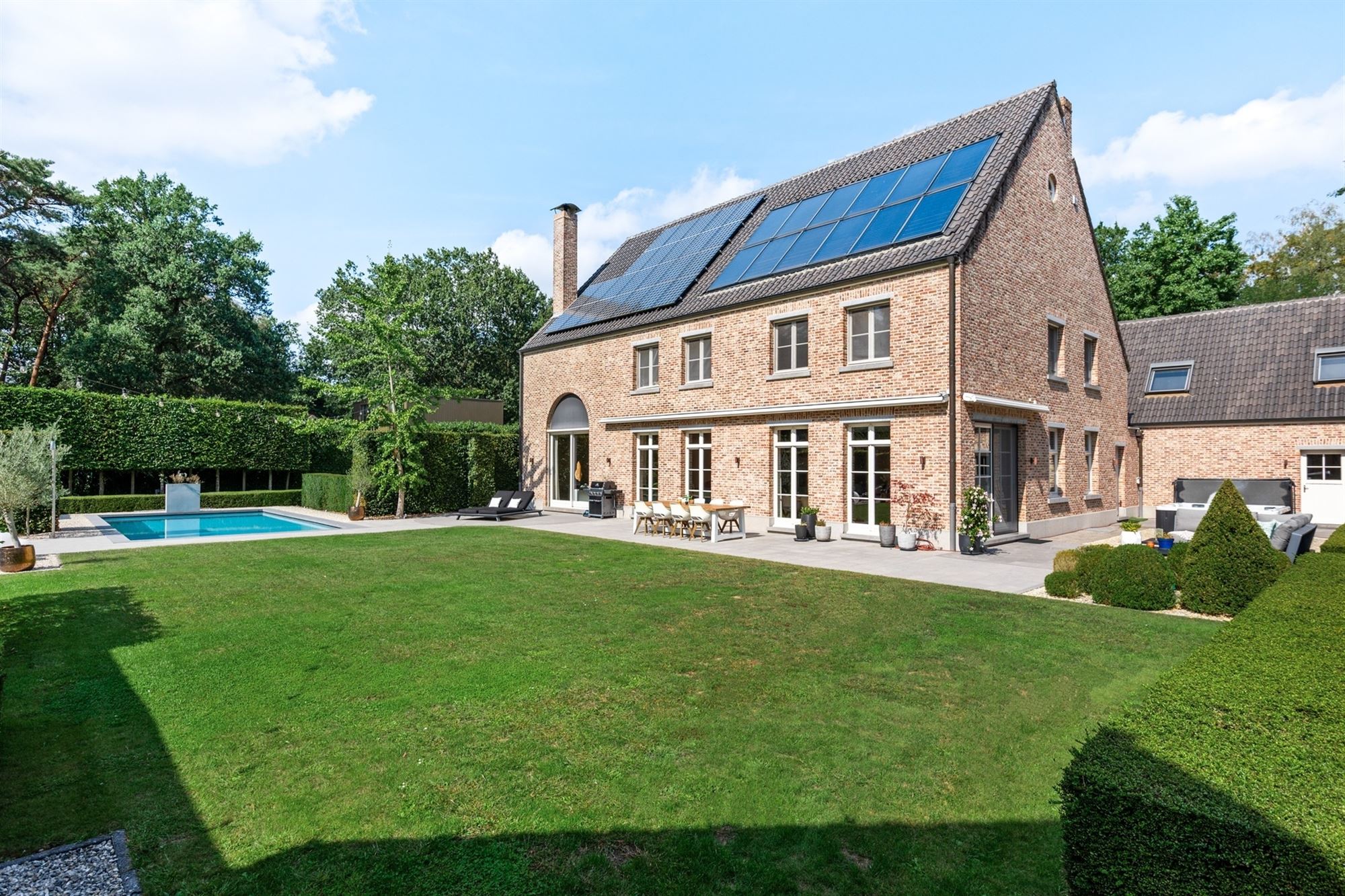Exclusieve villa met guesthouse en paardenfaciliteiten op ca. 5.000 m² - foto 4
